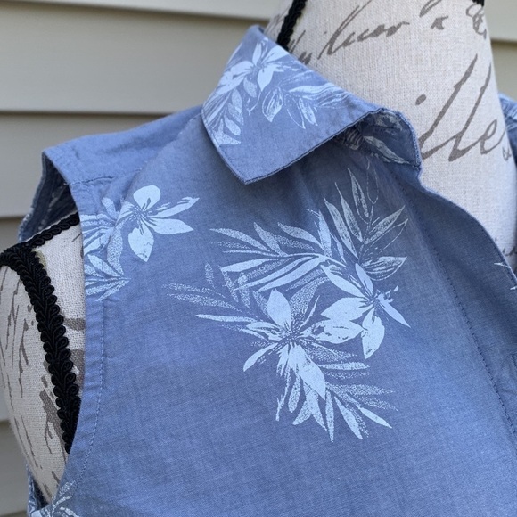 Nwot Croft & Barrow Tropical Chambray Sleeveless Button Down Shirt - Picture 6 of 13